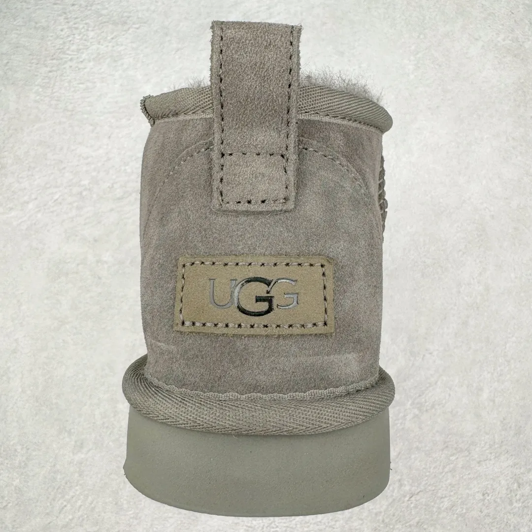 Pick up locally 💰520 UGG 6109 Zhou Dongyu Mini short boots, autumn and winter sheep fur integrated snow boots. All shoes are made from the same factory as ZP. Longfeng A-grade Australian imported sheep fur integrated men's and women's boots. Brand OEM production line. Fully follow the ZP process. OEM original pattern maker. Adhering to the principle of no original shoes and no development selection. Pay attention to every detail. The most authentic version on the market. TREADLITE "light wing" technology outsole. Lightweight/durable/flexible/pile type 35 36 37 38 39 40 41 42 43 44 45 Coding: by2936060
